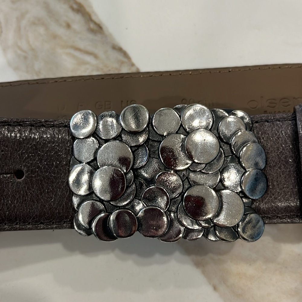 EUC Olsen leather 1.5” wide taupe belt with heavy silver disc square buckle